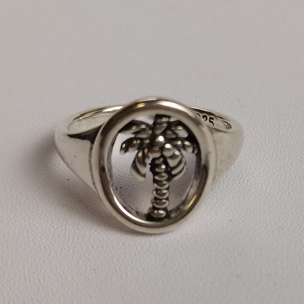 Almost new classic silver ring for women